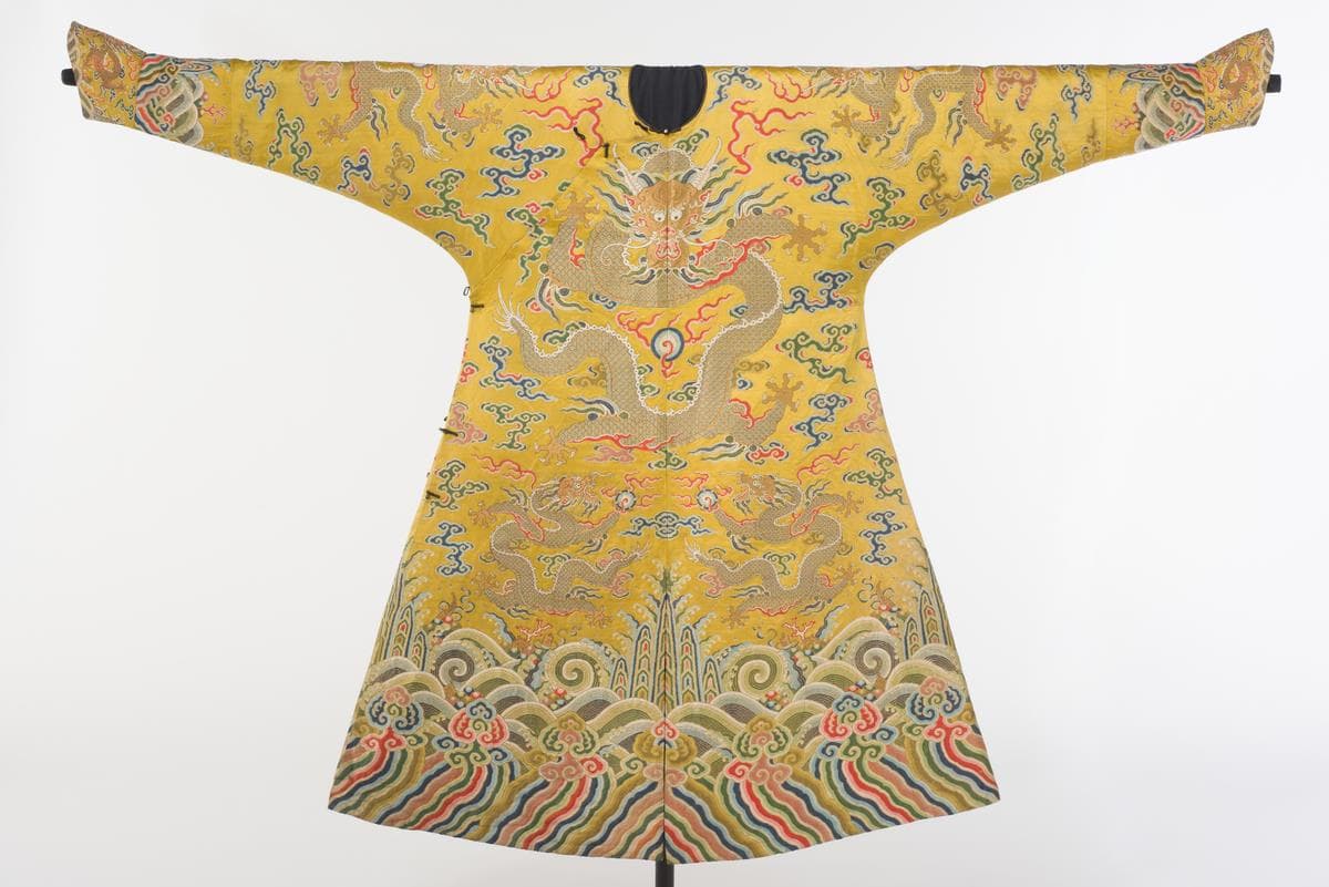 <strong>Dragon robe</strong>