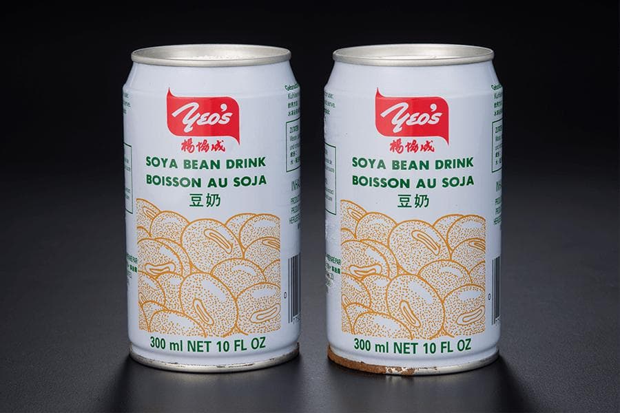 <a href="https://www.roots.gov.sg/Collection-Landing/listing/1321408"><strong>Two canned soya bean drinks&nbsp;<br>
</strong></a>1980&ndash;1999&nbsp;<br>
2015-02070