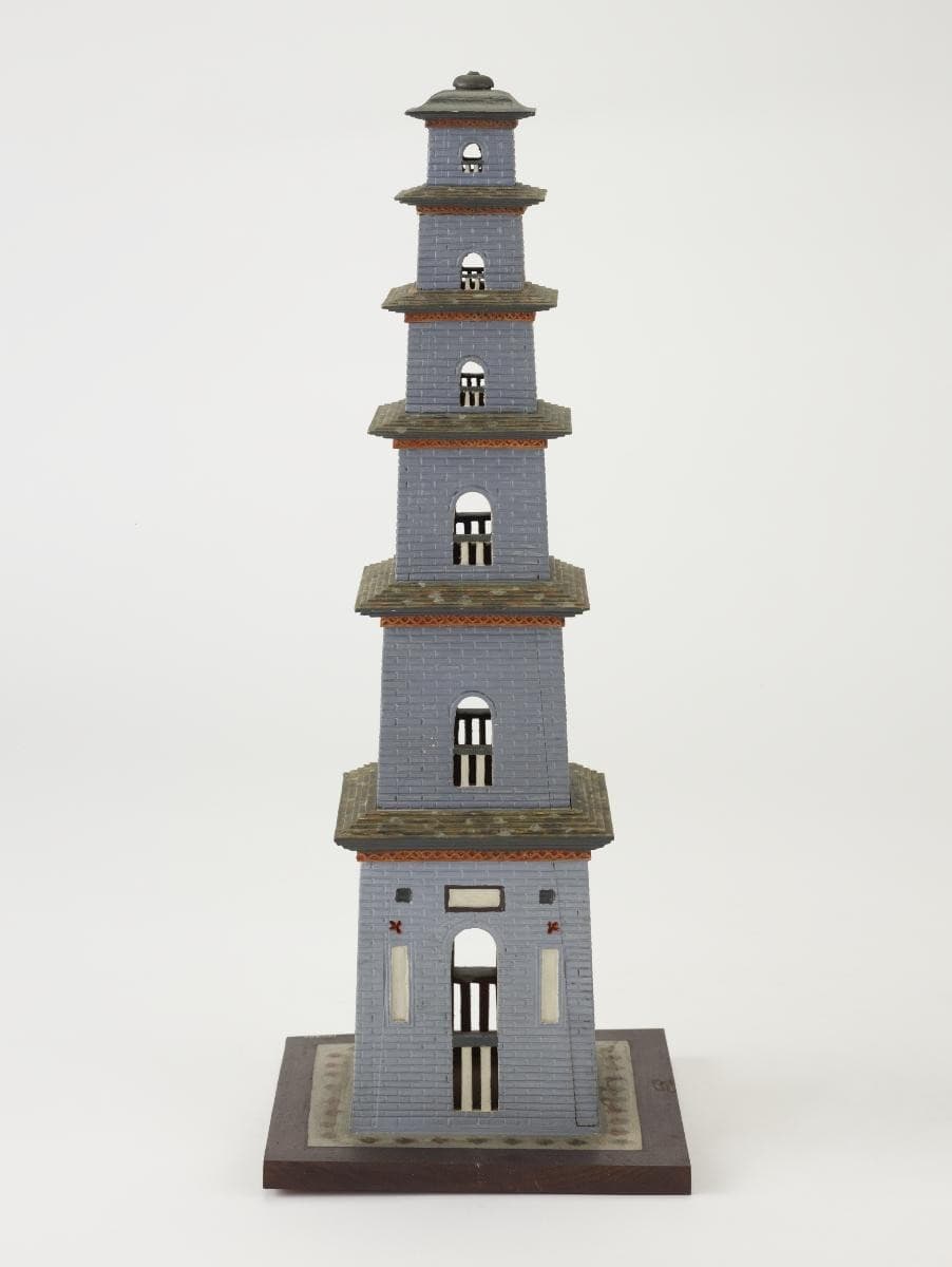 1564773