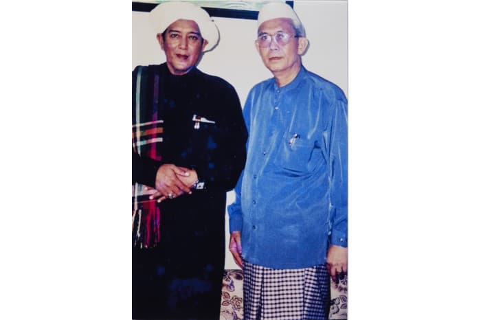 <a href="/assets/ef64ba33-d6f0-4c7a-a3f3-0da4b91867c2/Mohd Asaad and Muhd Zaini.jpg">Image of Mohd Asaad bin Mohd Arshad&nbsp; with Muhd Zaini Abdul Ghani, also known as &lsquo;Guru Ijai&rsquo;</a>