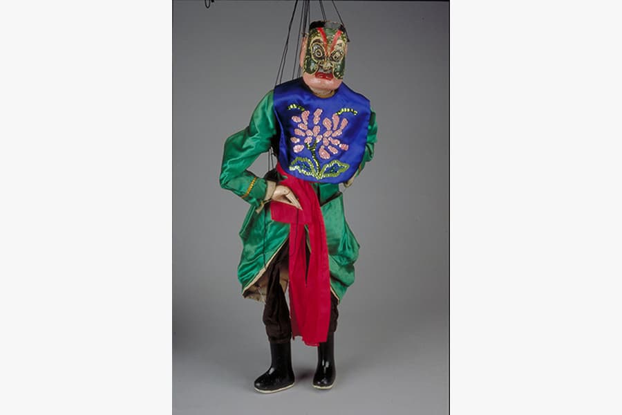 <a href="/assets/ee2cad8a-bc0f-44b1-9dee-6e803b30141c/6b-199603224.jpg"><strong>A pair of string puppets of the Wai Jiang Xi puppet theatre tradition</strong></a><br>
20th century, Singapore<br>
Wood<br>
<em>Collection of National Museum of Singapore</em>