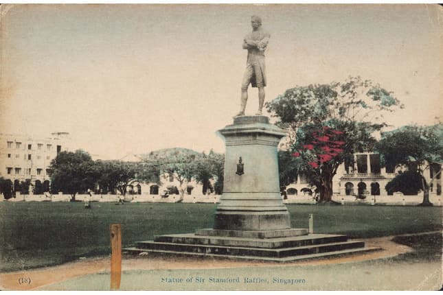 statue of stamford raffles at the padang