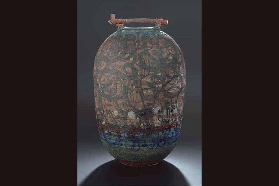 <p style="text-align: justify;"><strong><a href="/stories-landing/stories/the-singapore-story-through-60-objects/art-historical/interplay/story"><strong>Interplay Between Traditions and Contemporary Forms: #2 Jawi and Arabic Forms, Iskander Jalil, Singapore, 2002, ceramic/stoneware with oxide/ glazes.</strong><br>
Collection of Singapore Art Museum.</a></strong>