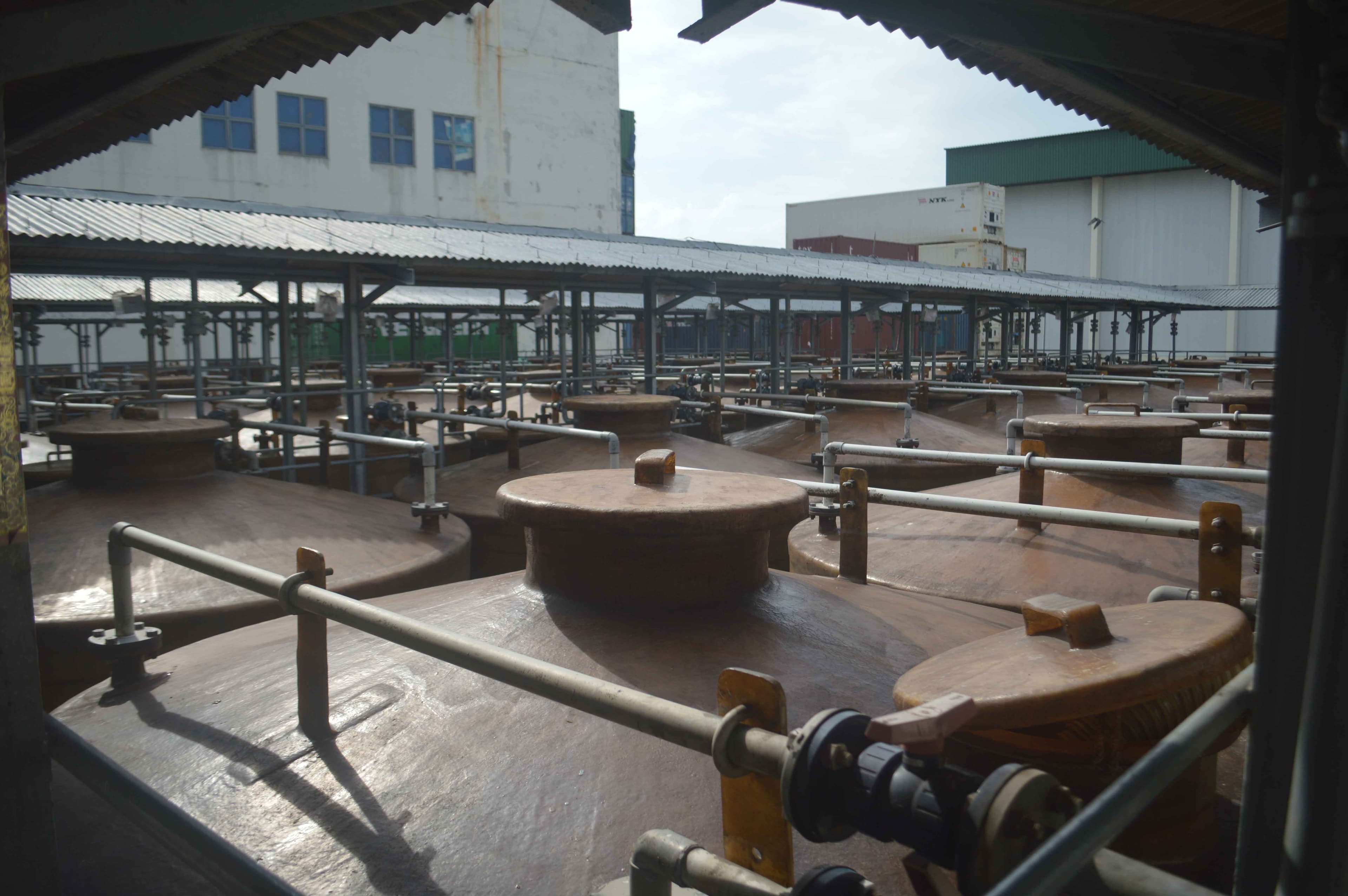Both light and dark soya sauces are made by fermenting soya beans with a mixture of mould and yeast fungi in vats.