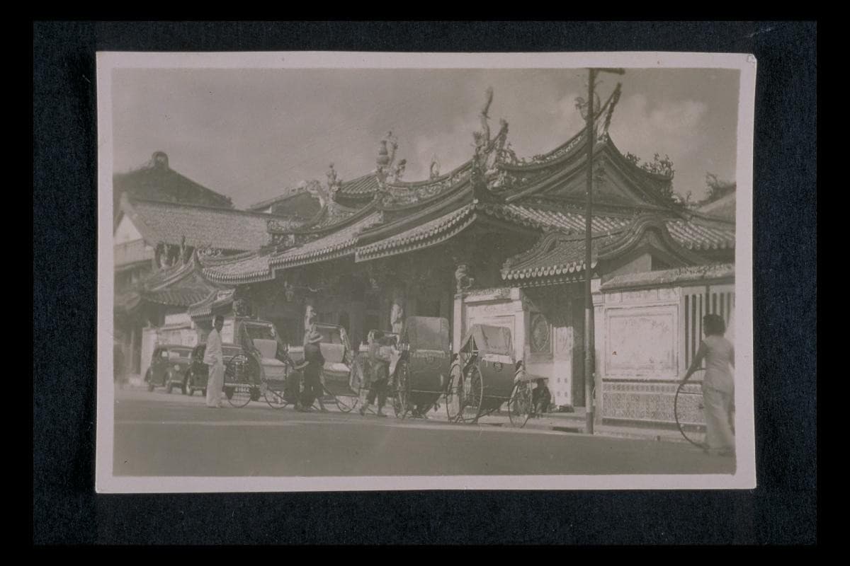 1045611