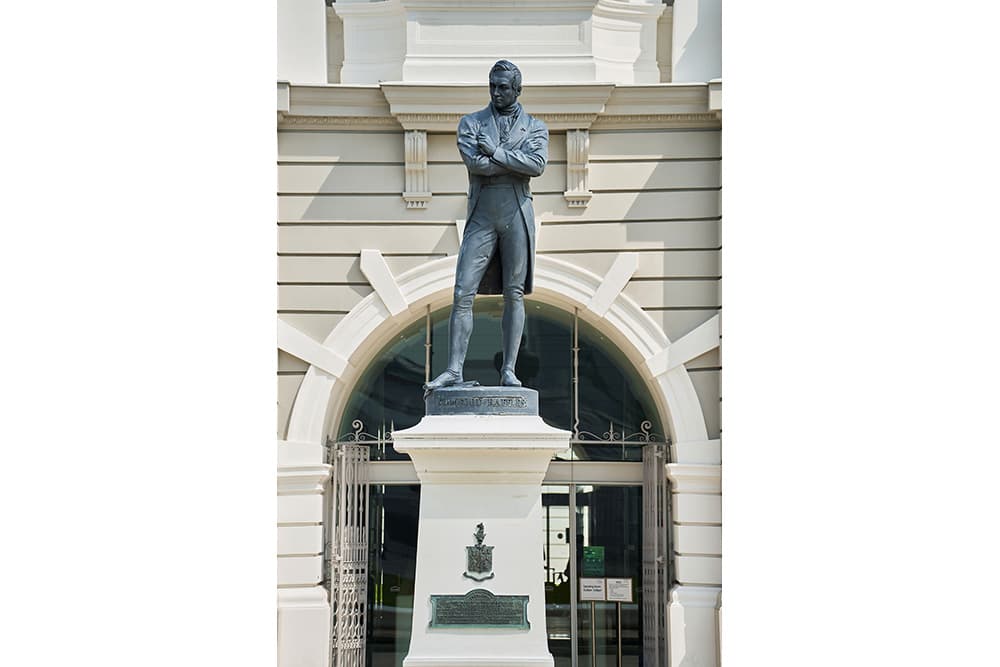 Sir Stamford Raffles Statue