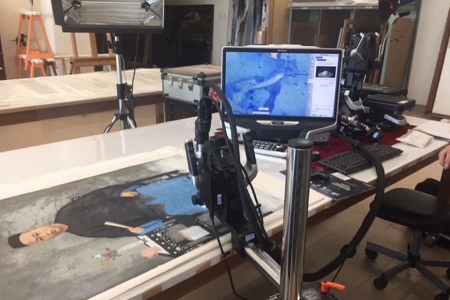 <strong>Examination of artwork using digital microscope</strong>