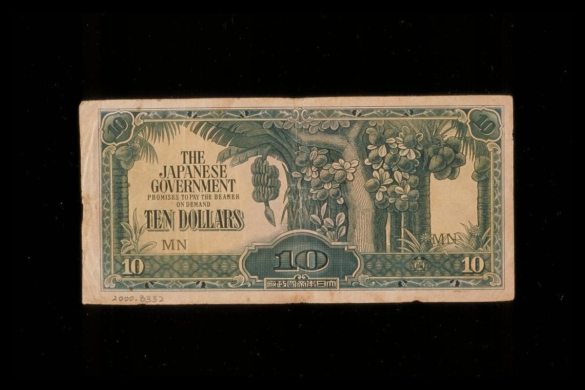 1041879
