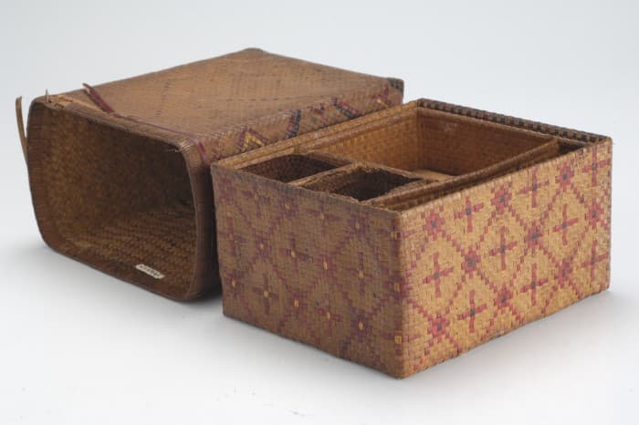 <a href="/assets/fd682081-64f1-4bfd-ae0a-53db73a000a1/Borneo Sireh Set.jpg">Sireh set</a>