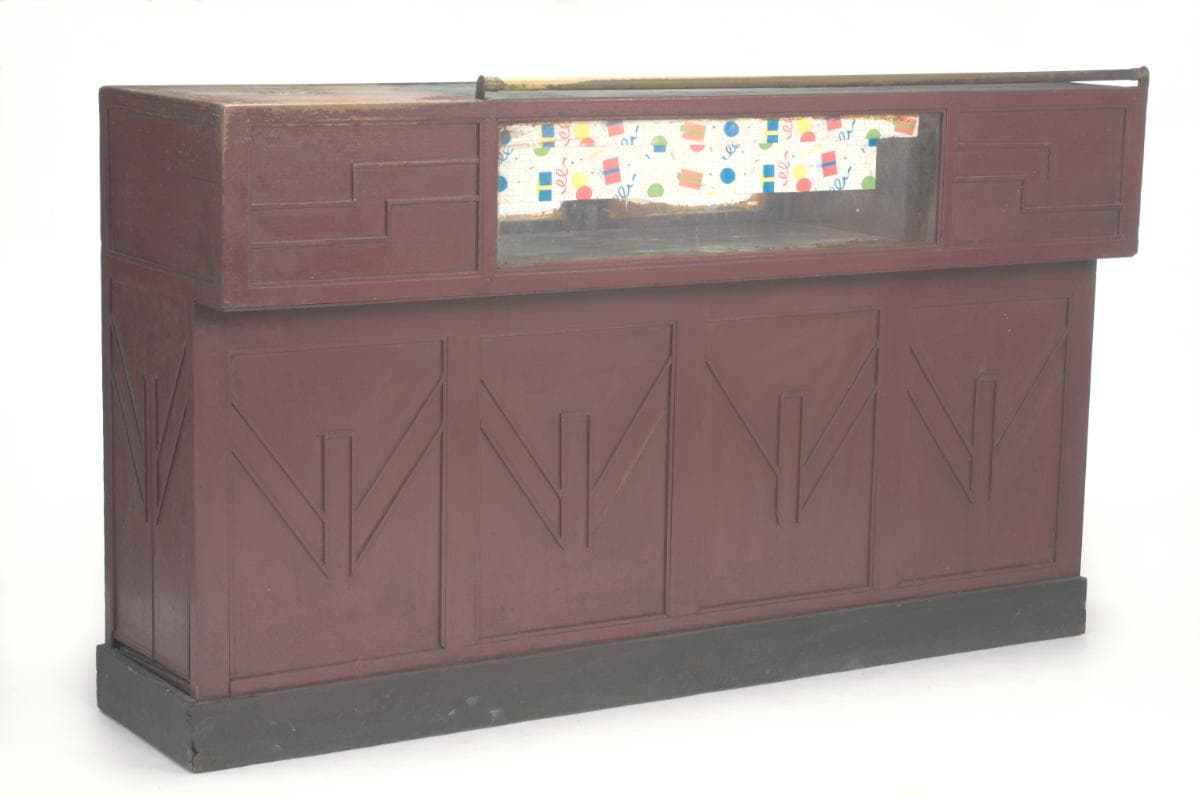 <strong>Coffee shop counter<br>
</strong>1930s<br>
1992-01358