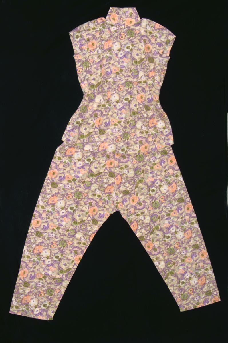 Cap-sleeved ‘samfoo’ with a floral motif