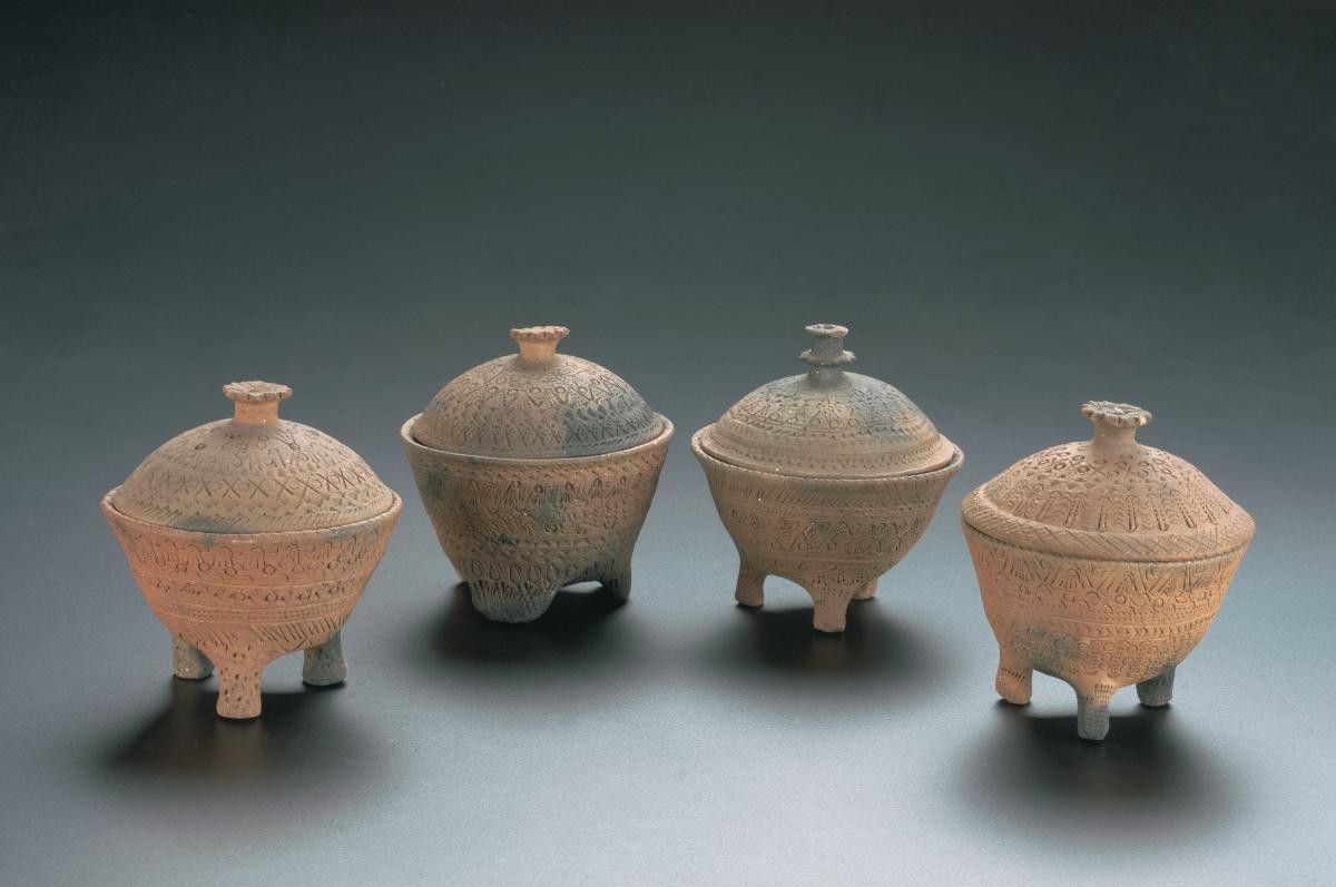 Footed bowls