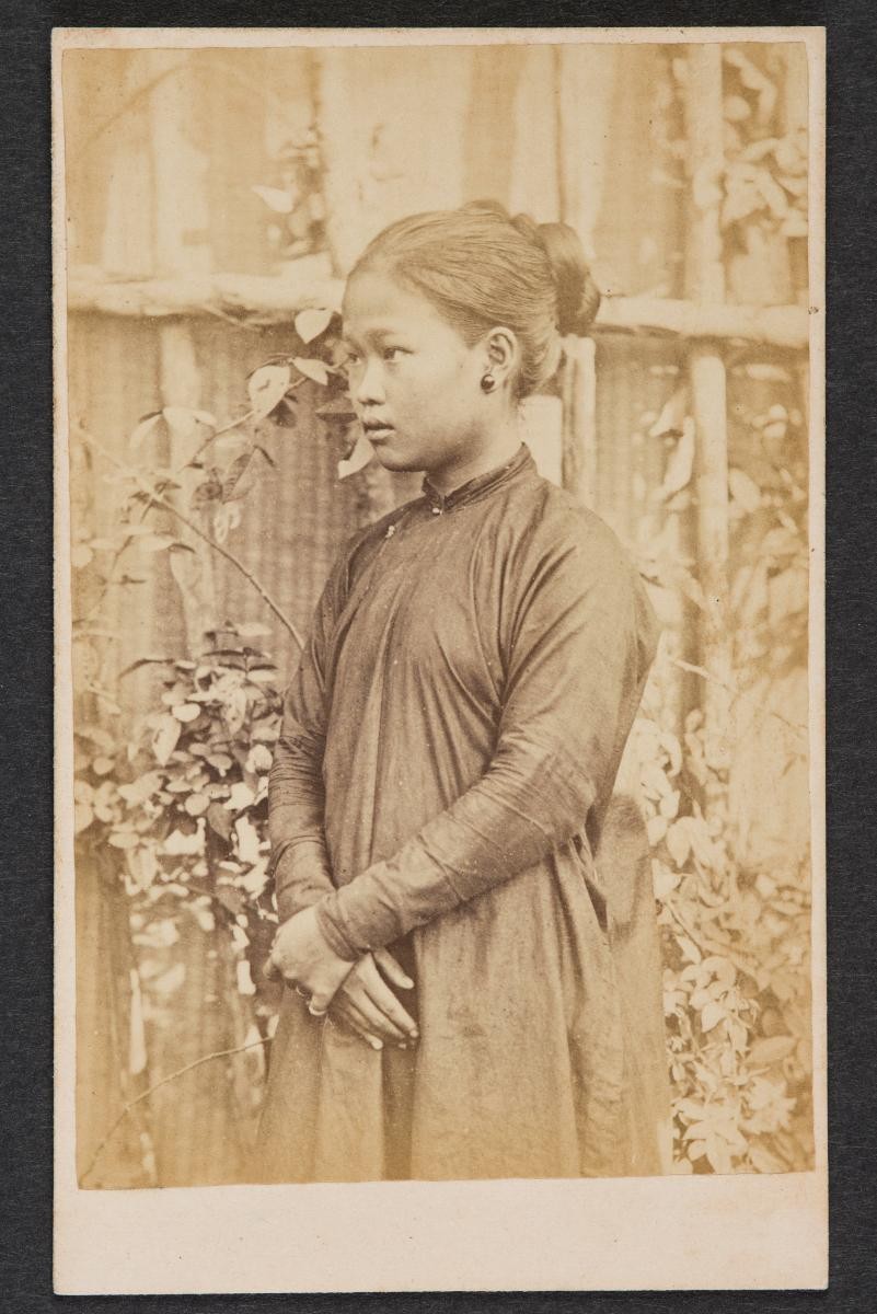 Portrait of a Vietnamese Girl (Carte de visite)
