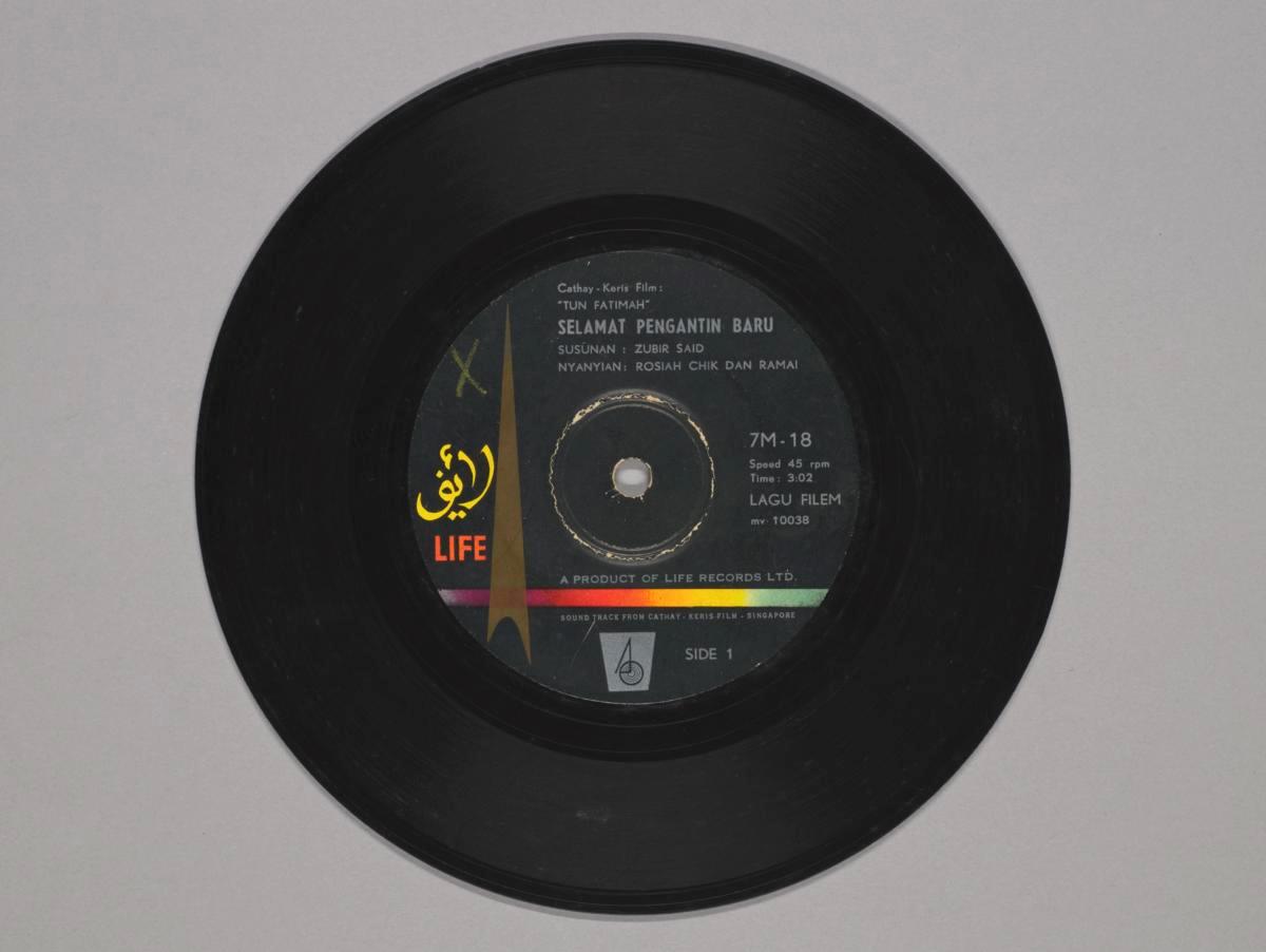 Life Records Vinyl of Cathay-Keris films, Tun Fatimah and Tunang Pak Dukun. Side 1- Selamat Pengantin Baru Side 2- Sampai Hati