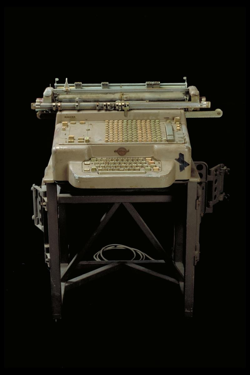Ledger accounting machine