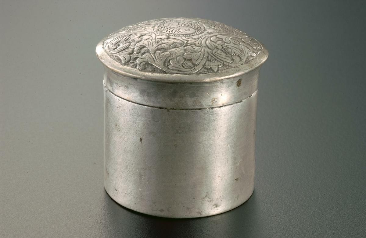 Sireh lime box