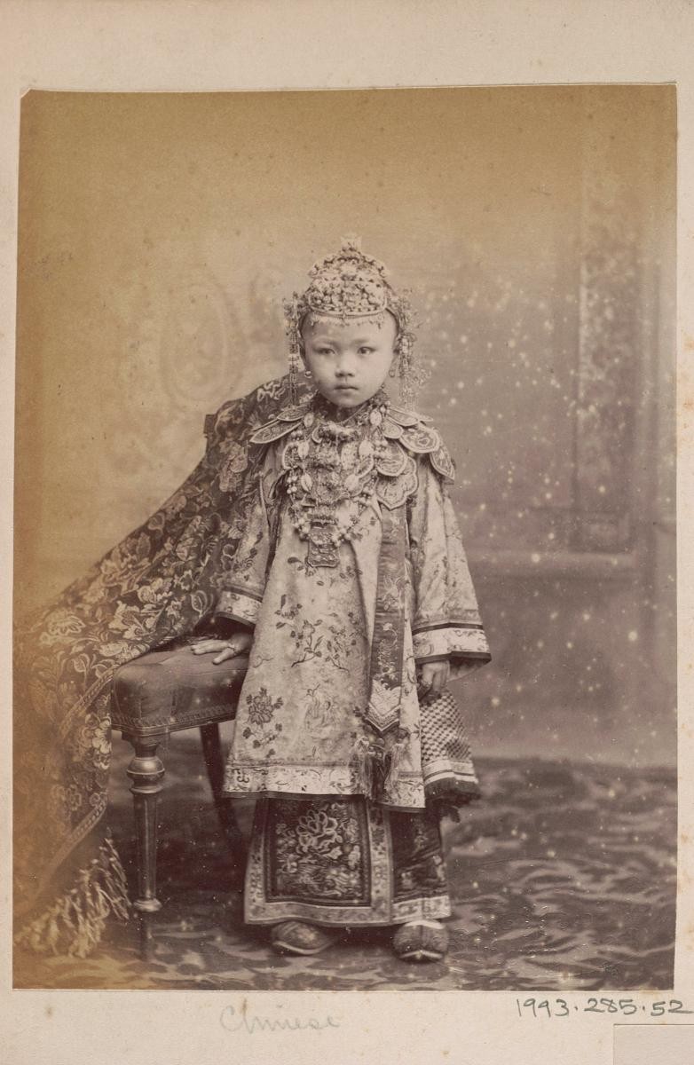 Portrait of a girl in traditional Chinese costume
