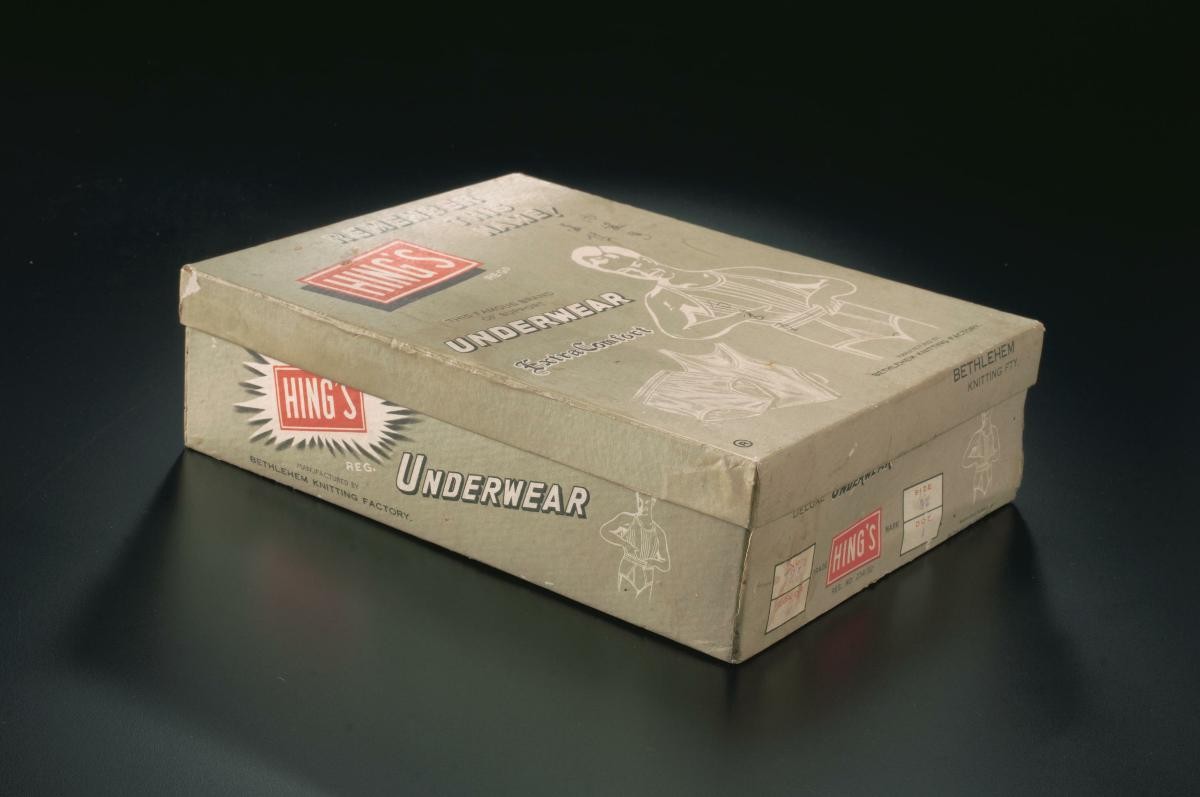 Box packaging for "Hing's" men's underwear