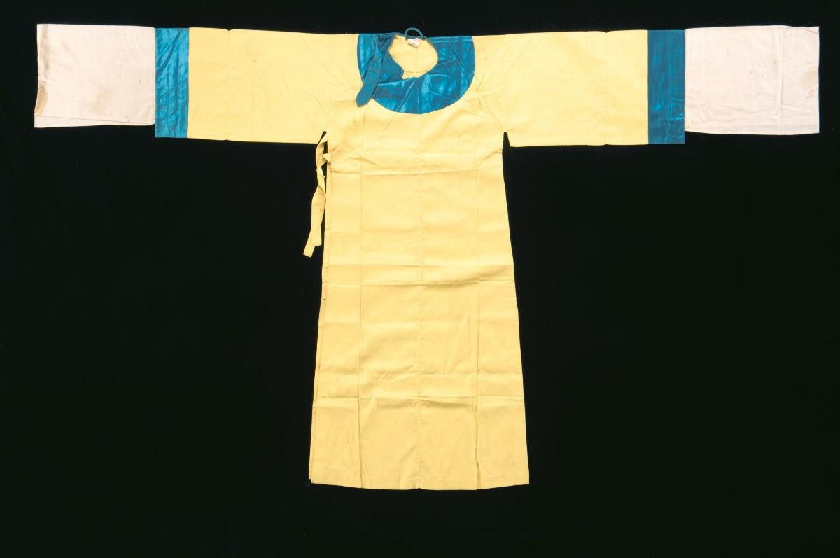 A yellow and blue robe worn in a Chinese opera performance