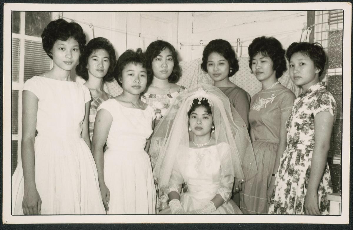 Group photo with a bride
