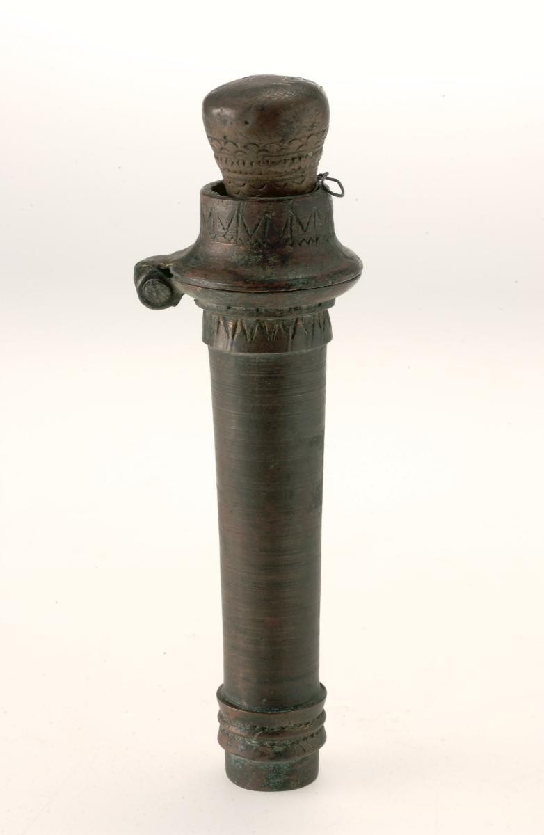 Betel nut pounder