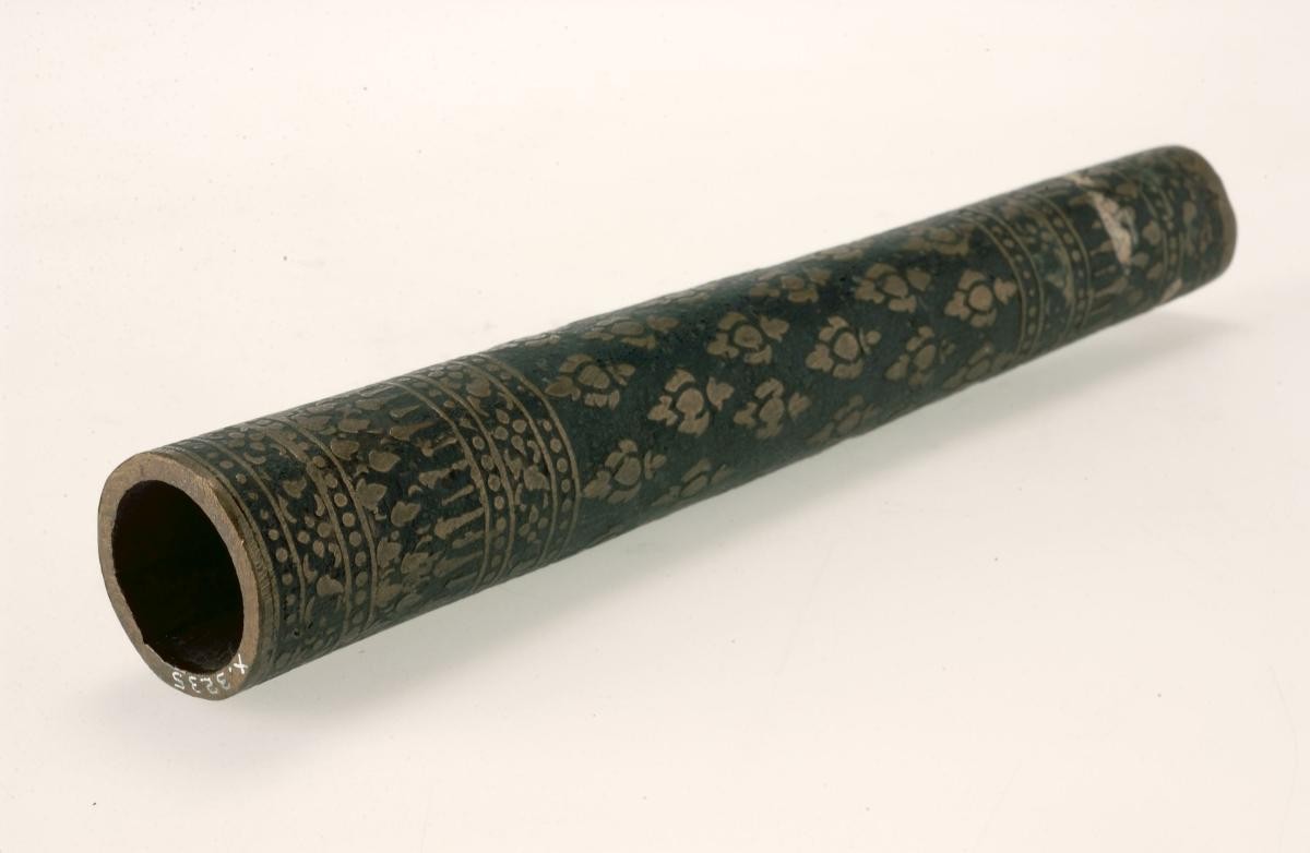 Betel nut pounder