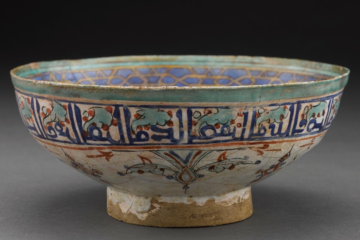 A Mina'i pottery bowl