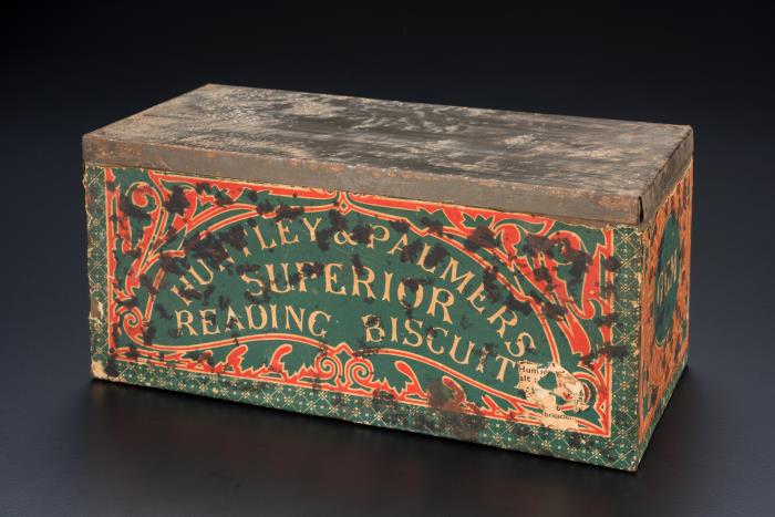 <strong> <a href="https://www.roots.gov.sg/Collection-Landing/listing/1145477">Huntley and Palmers biscuit tin</a> </strong><br>
2008-01679 <br>
1940s<br>
Collection of National Museum of Singapore, National Heritage Board