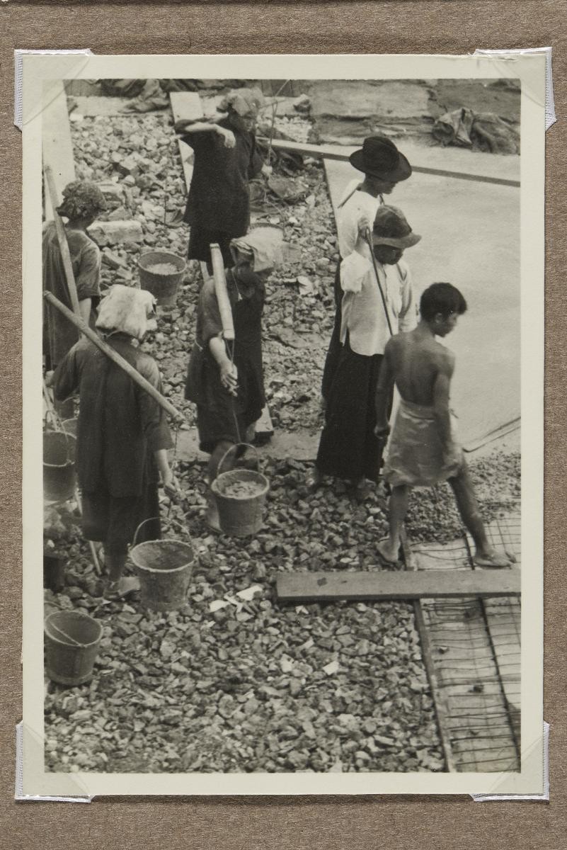 Coolies and Samsui women
