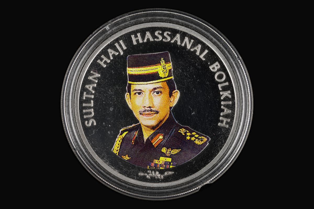 Portrait coin issued in commemoration of the 30th anniversary of ASEAN