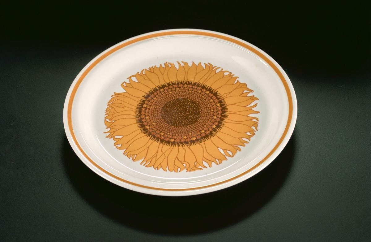 Plastic plate from a breakfast set