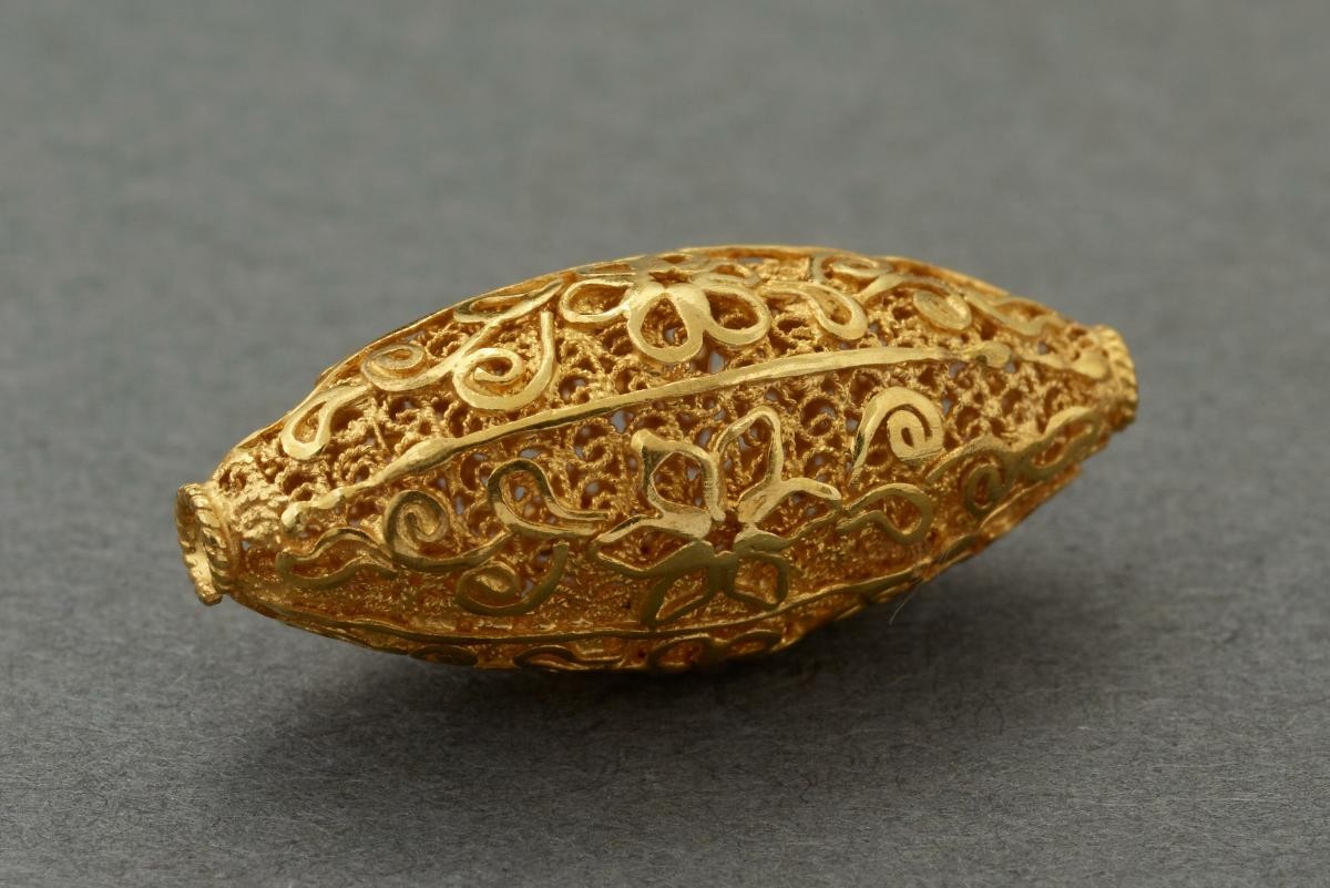 Gold filigree beads - part of a chain/bracelet