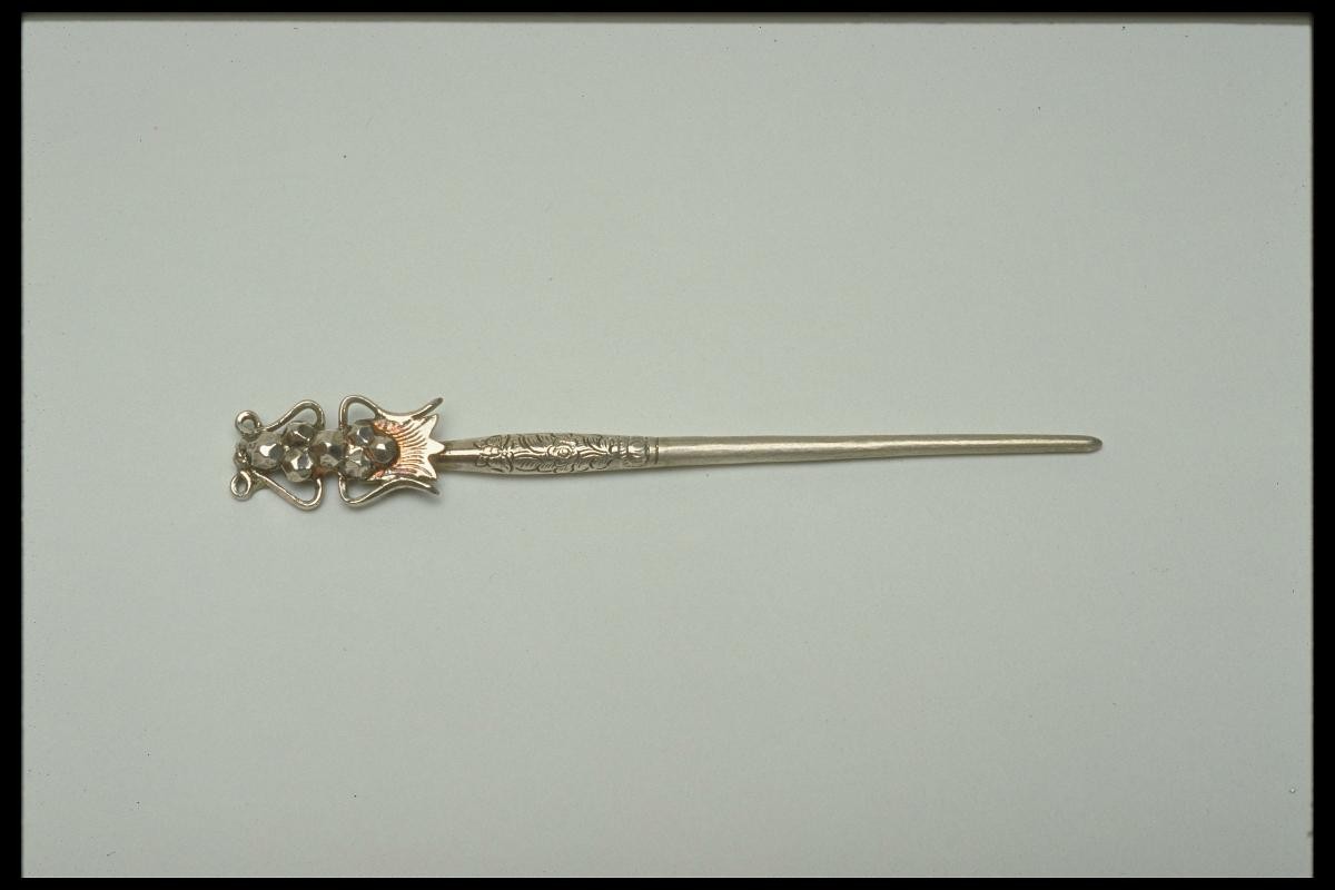 Straits Chinese hairpin