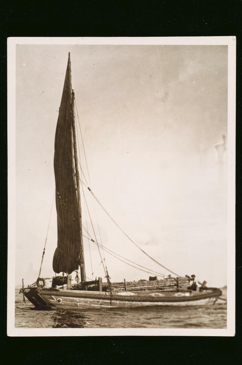 A ‘twakow’ lighter vessel at sea
