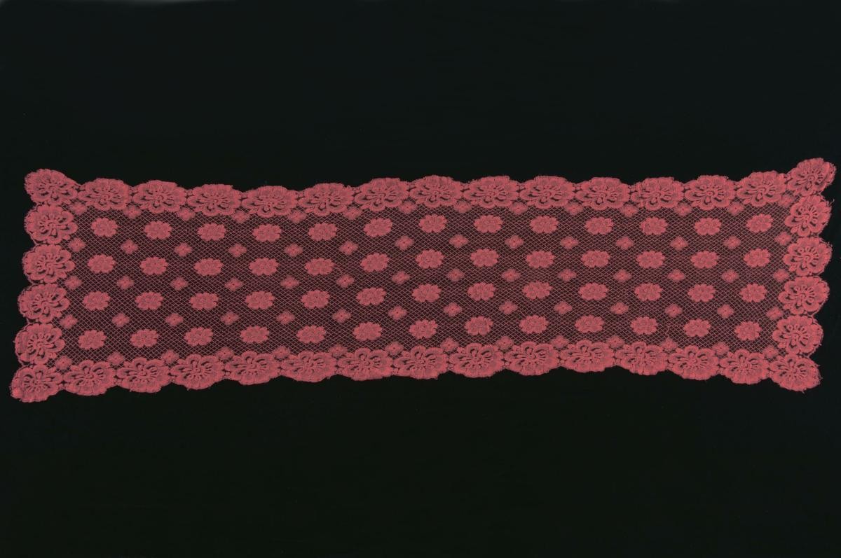 Red shoulder cloth