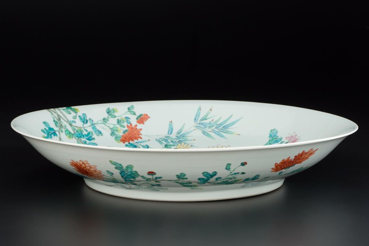 Dish with butterflies and chrysanthemums