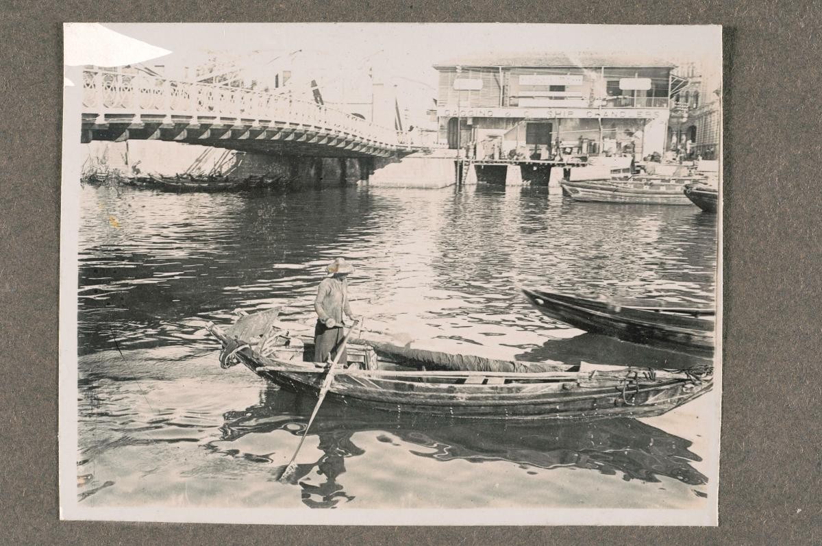 Cavenagh Bridge and the south bank of the Singapore River