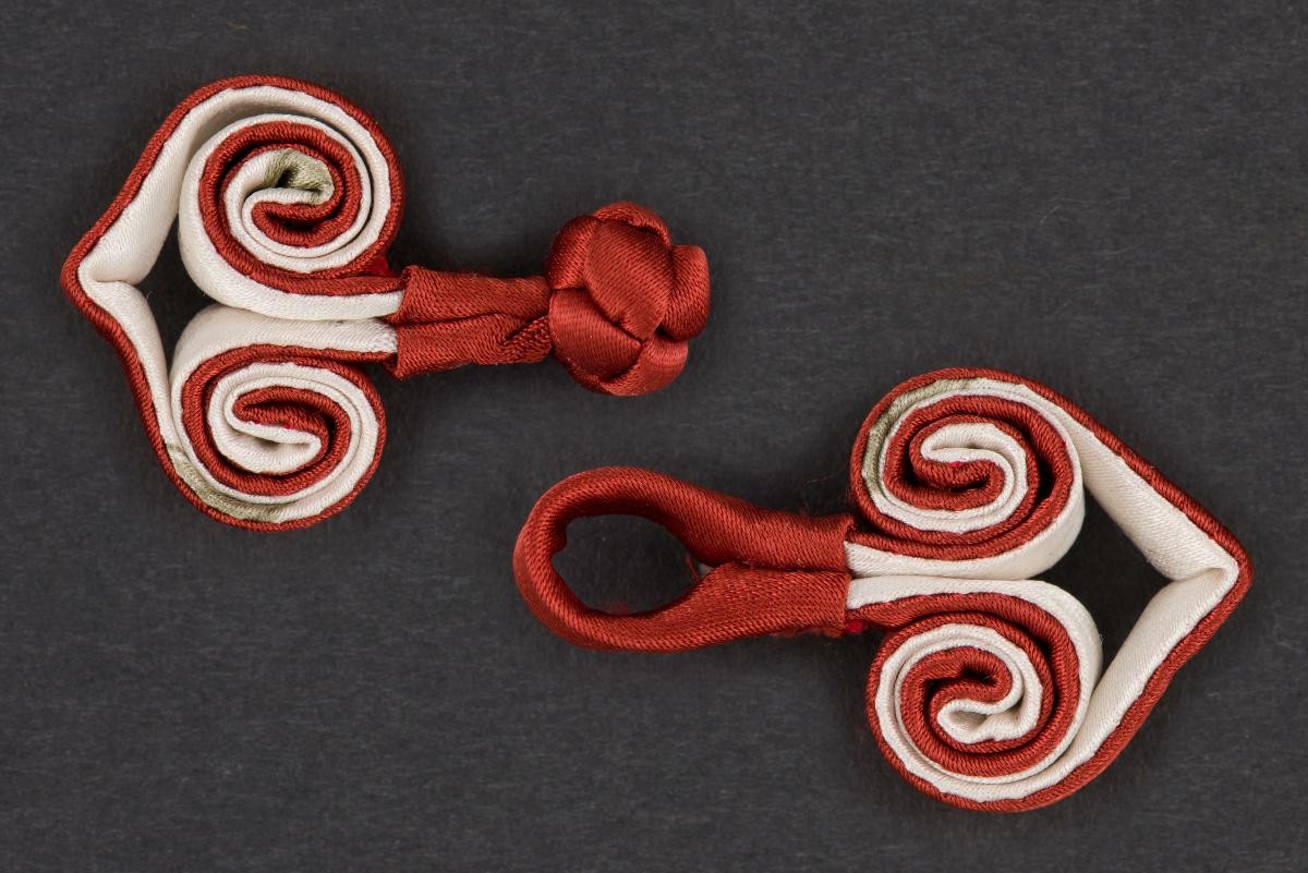 A pair of red heart shaped floral button for cheongsam