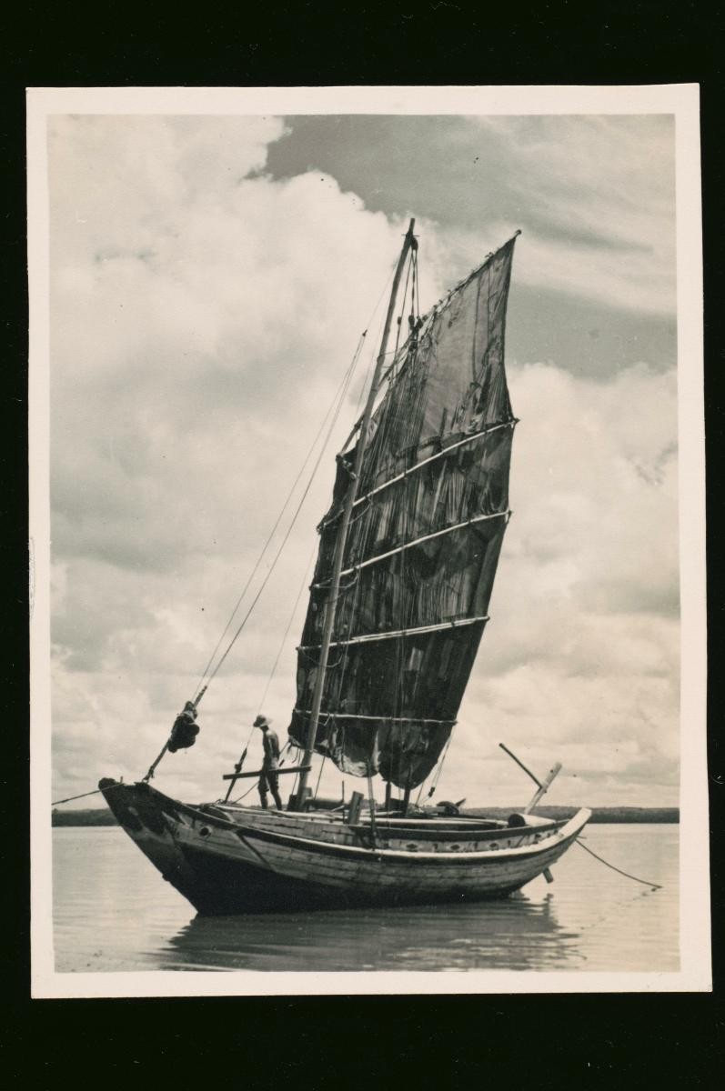 A ‘twakow’ lighter vessel moored near the shoreline