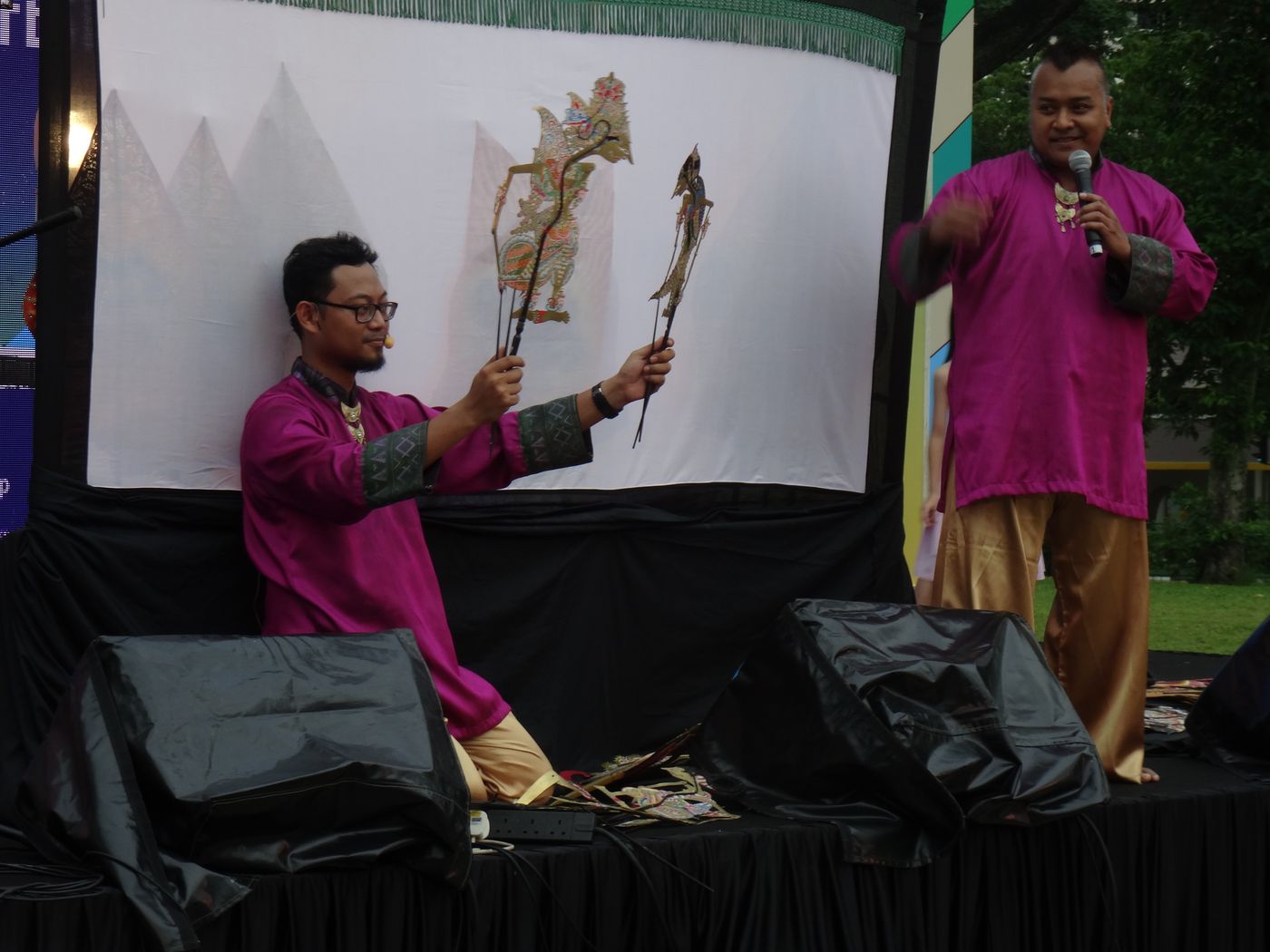 Mr Adel Dzulkarnaen bin Ahmad (standing) of the Sri Warisan performing arts group introducing the puppets used in Javanese wayang kulit.