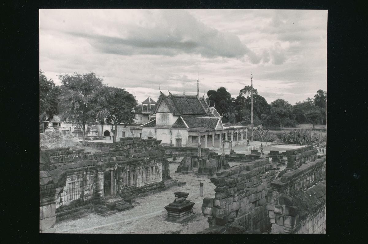 A view of Angkor by Loke Wan Tho