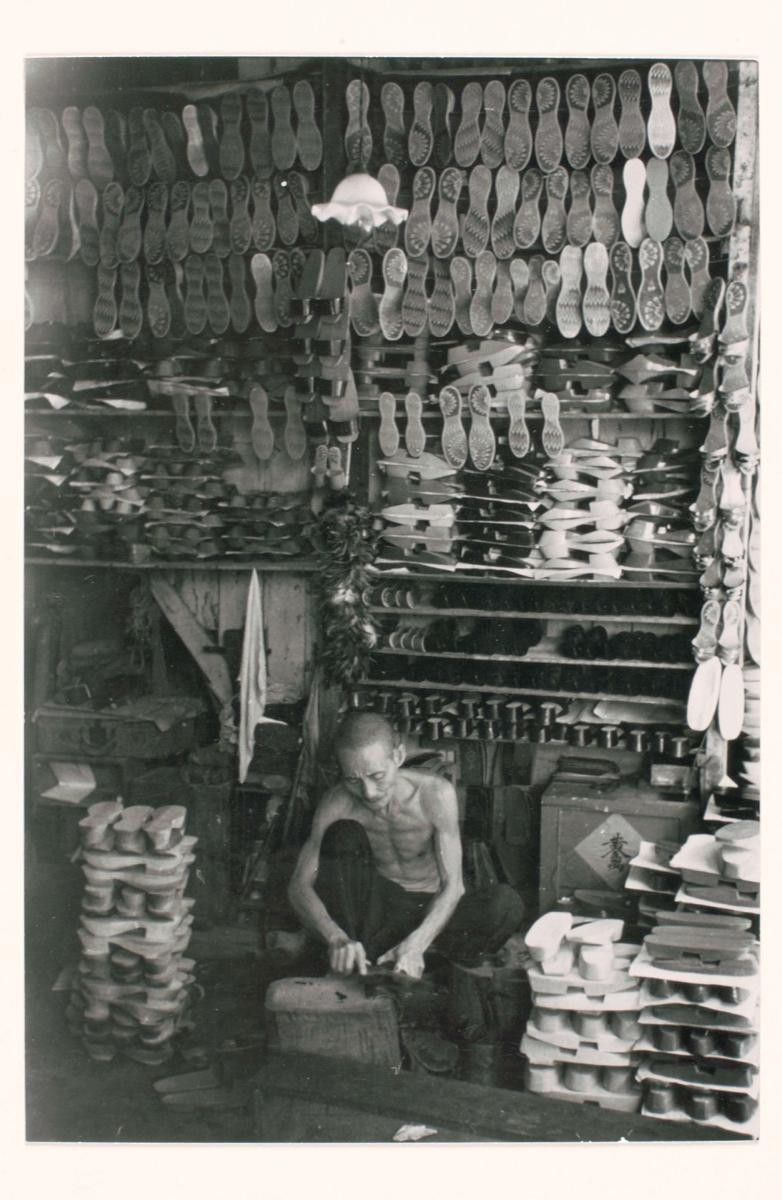 Chinese clog maker