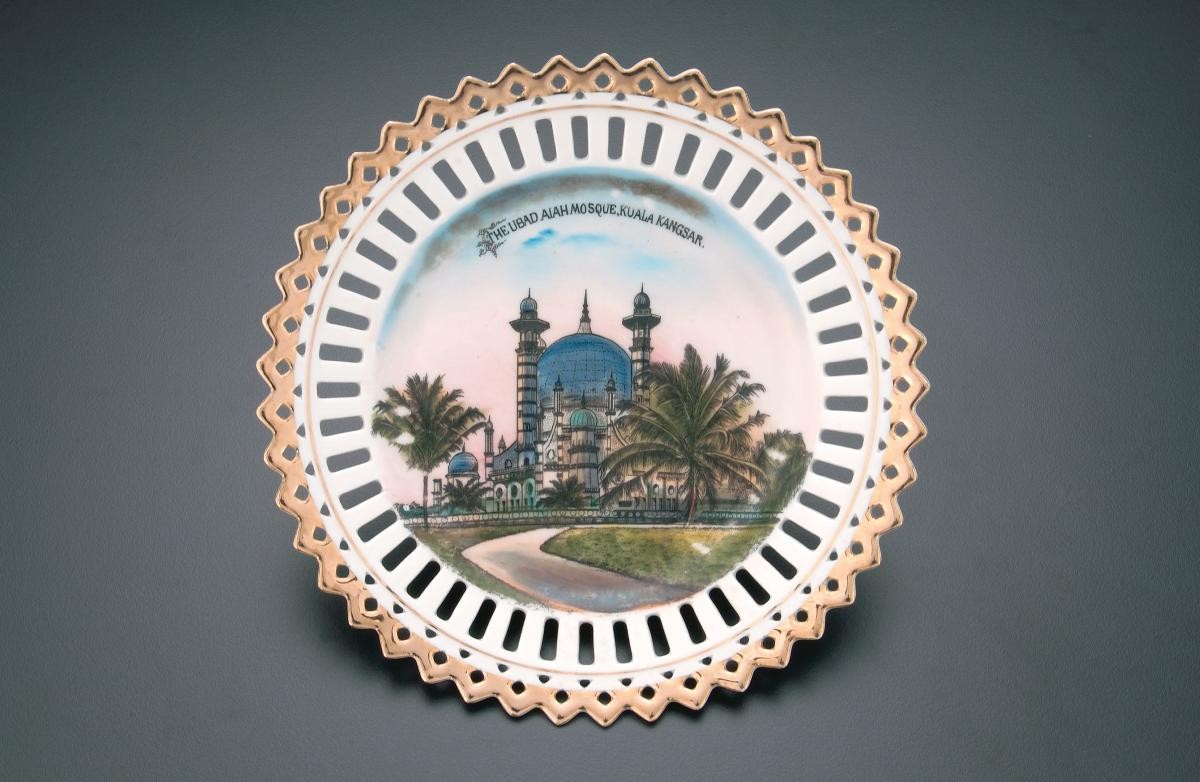 Plate inscribed“The Ubad Aiah Mosque, Kuala Kangsar” (the larger mosque)