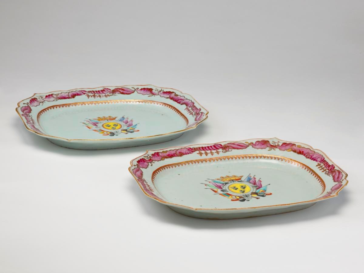 Pair of tureen stands with the coat of arms of Cayetano Pignatelli