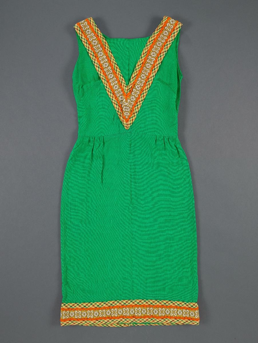 Green sleeveless dress with trimming