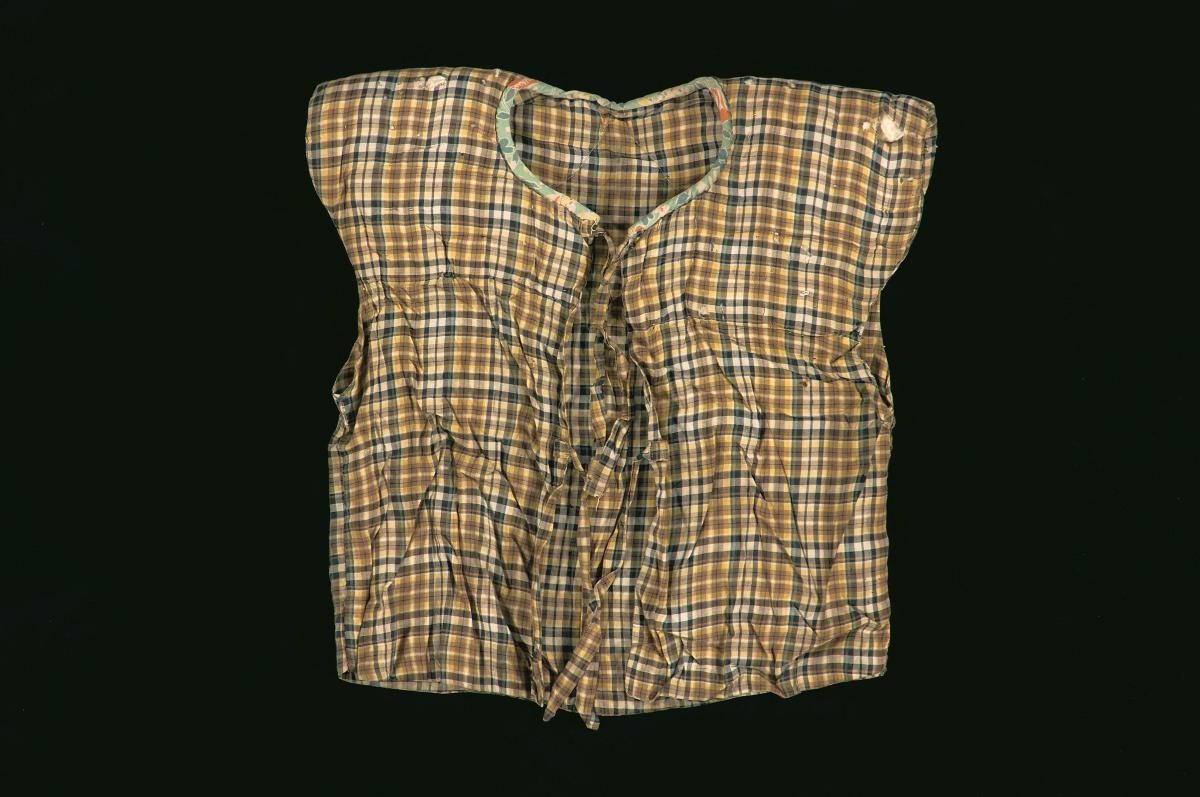 A sleeveless top worn in a Chinese opera performance
