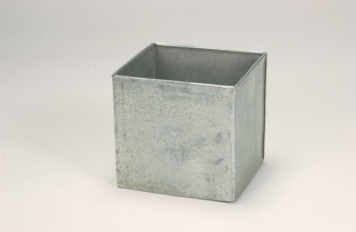 Metal container used in the preparation of ‘kueh tutu’
