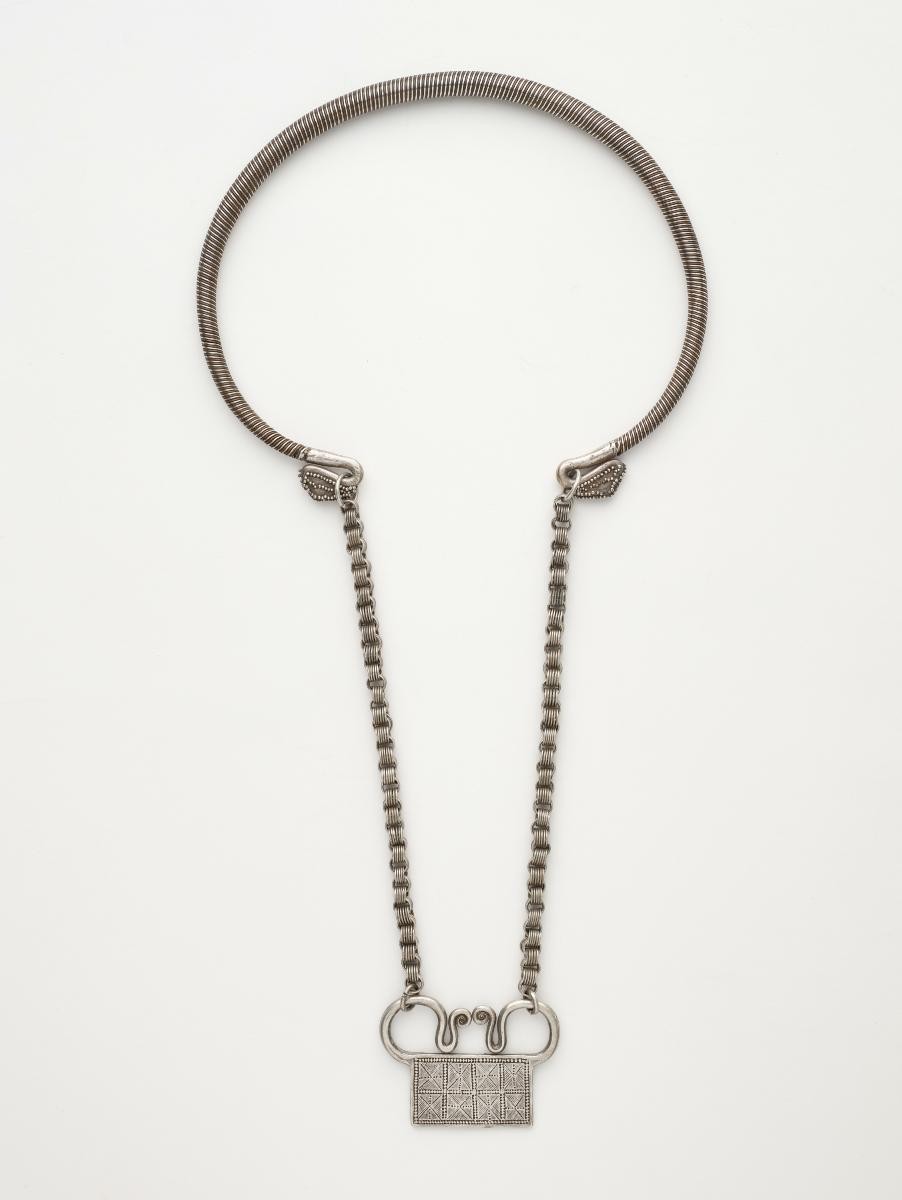 Neck ring, chain and soul lock