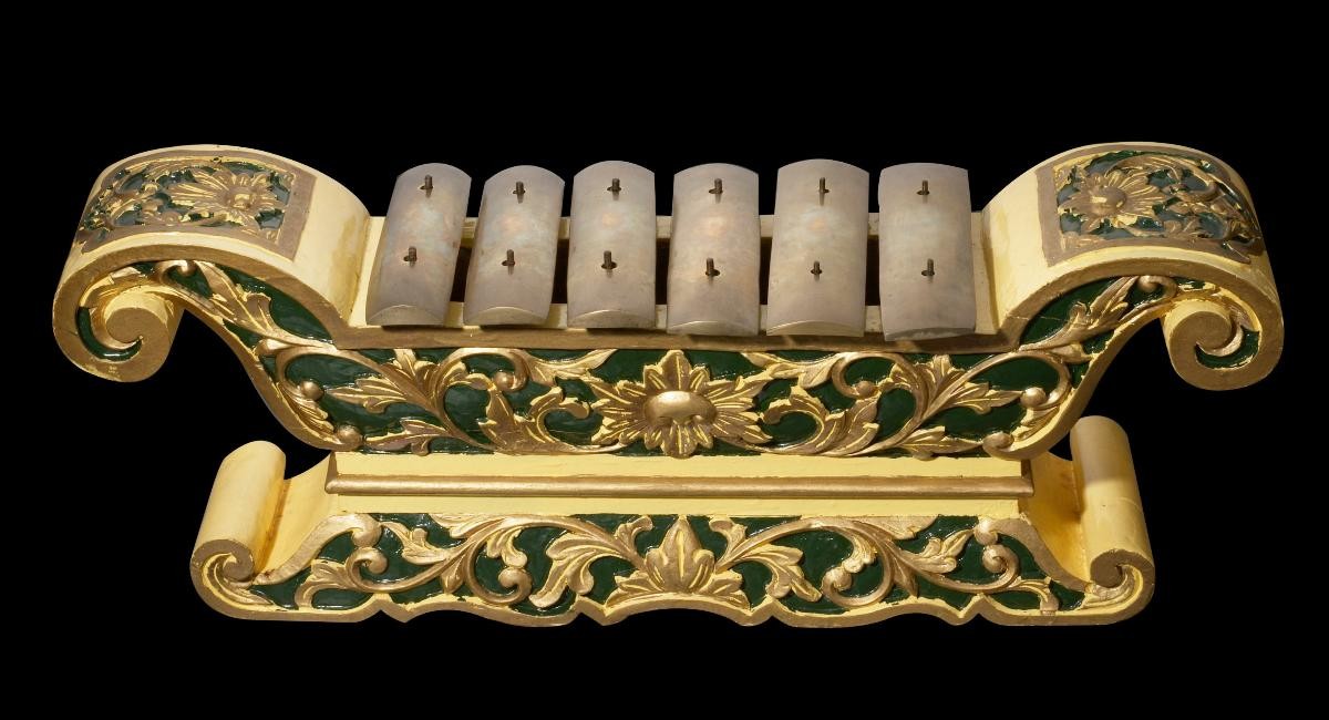 Gamelan with flat keys