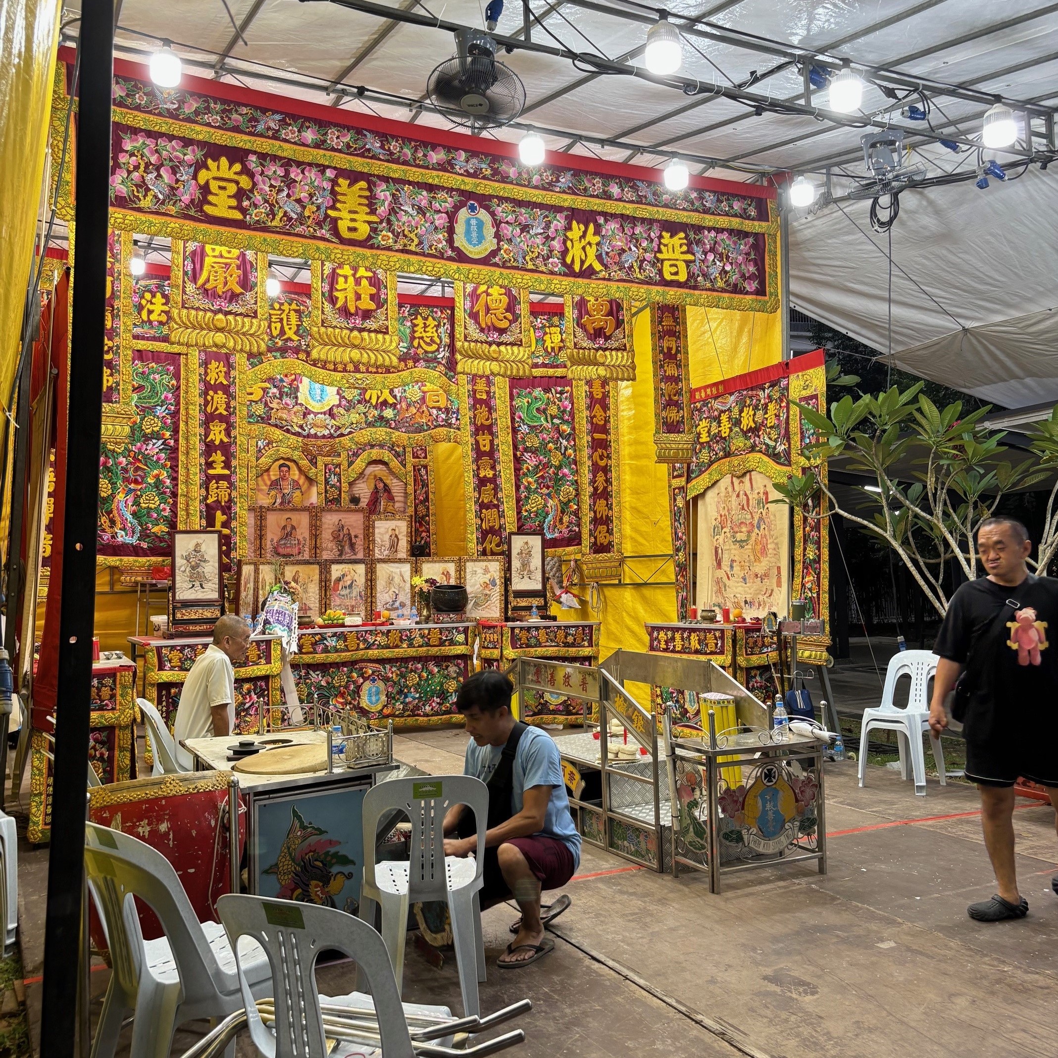 Taoist funerary ritual set-up at a HDB void deck.